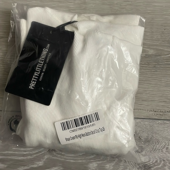 PRETTY LITTLE THING | (18) SHAPE CREAM RIB HIGH NECK BUTTON DETAIL CROP TOP - Picture 5 of 9